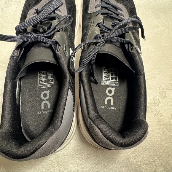 On Running Cloudrift Running Shoe Men’s 9 Black/White Like New - Picture 9 of 15